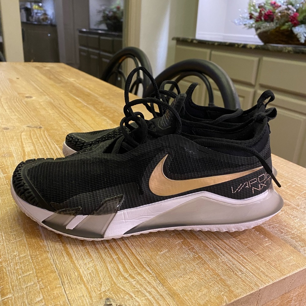 Nike Vapor NXT tennis shoes (hardcourt)
